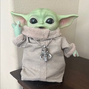 Star Wars The Mandalorian The Child Real Moves Plush